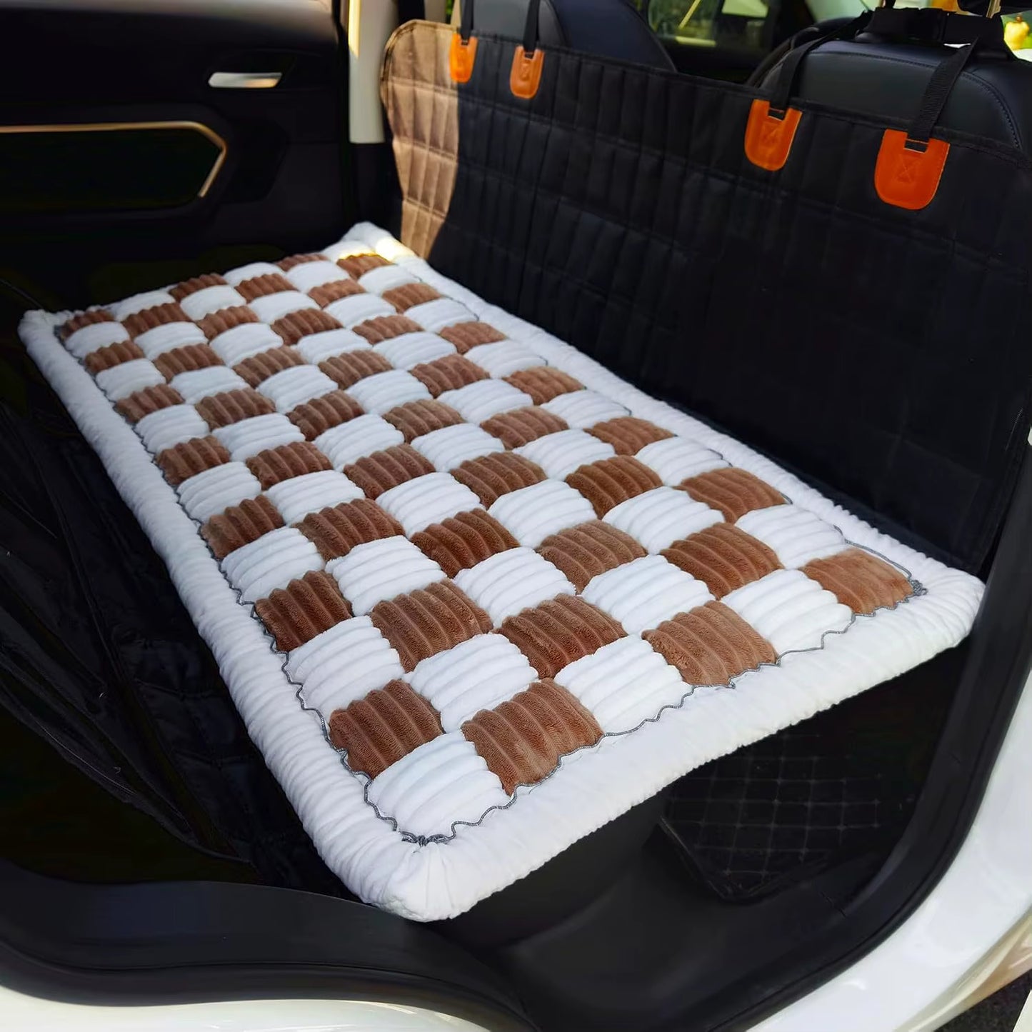 Winter Thick Seat Cushion, Plush Car Cushion, Pet Rear Seat Grid Dog Bed, Sleeping Fart Cushion, Medium-Sized Dog Special